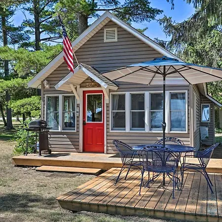 Half Mi To Dtwn Suttons Bay! Lakefront Cottage Екстер'єр фото